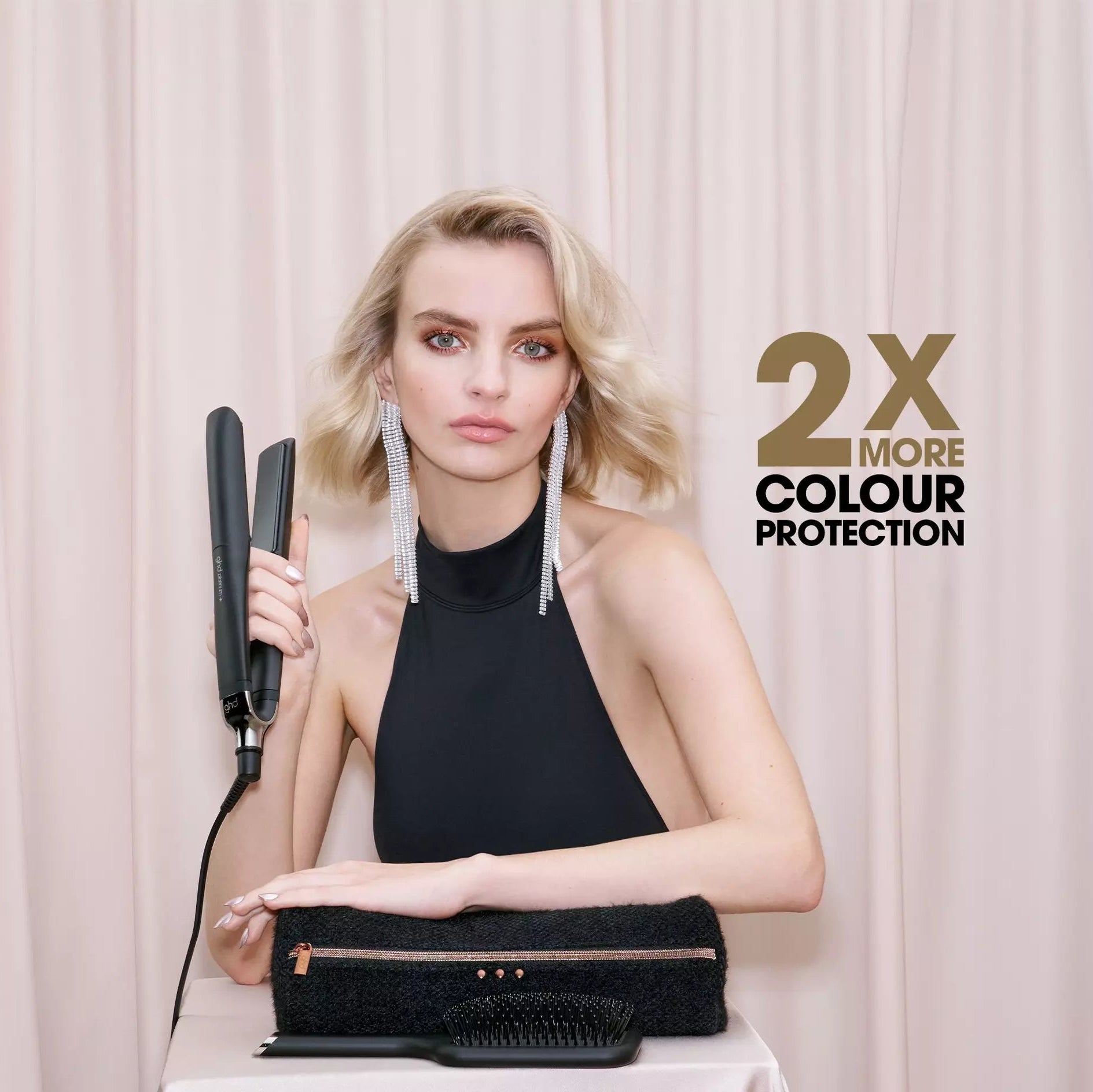 ghd Platinum+ Hair Straightener Festive Gift Set in Black